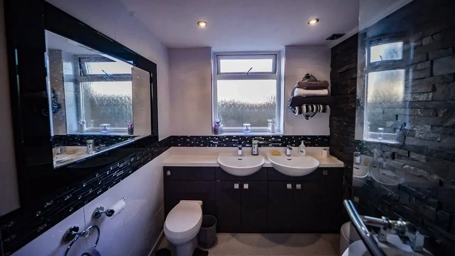 Garden annexe with shower room and internal fit-out